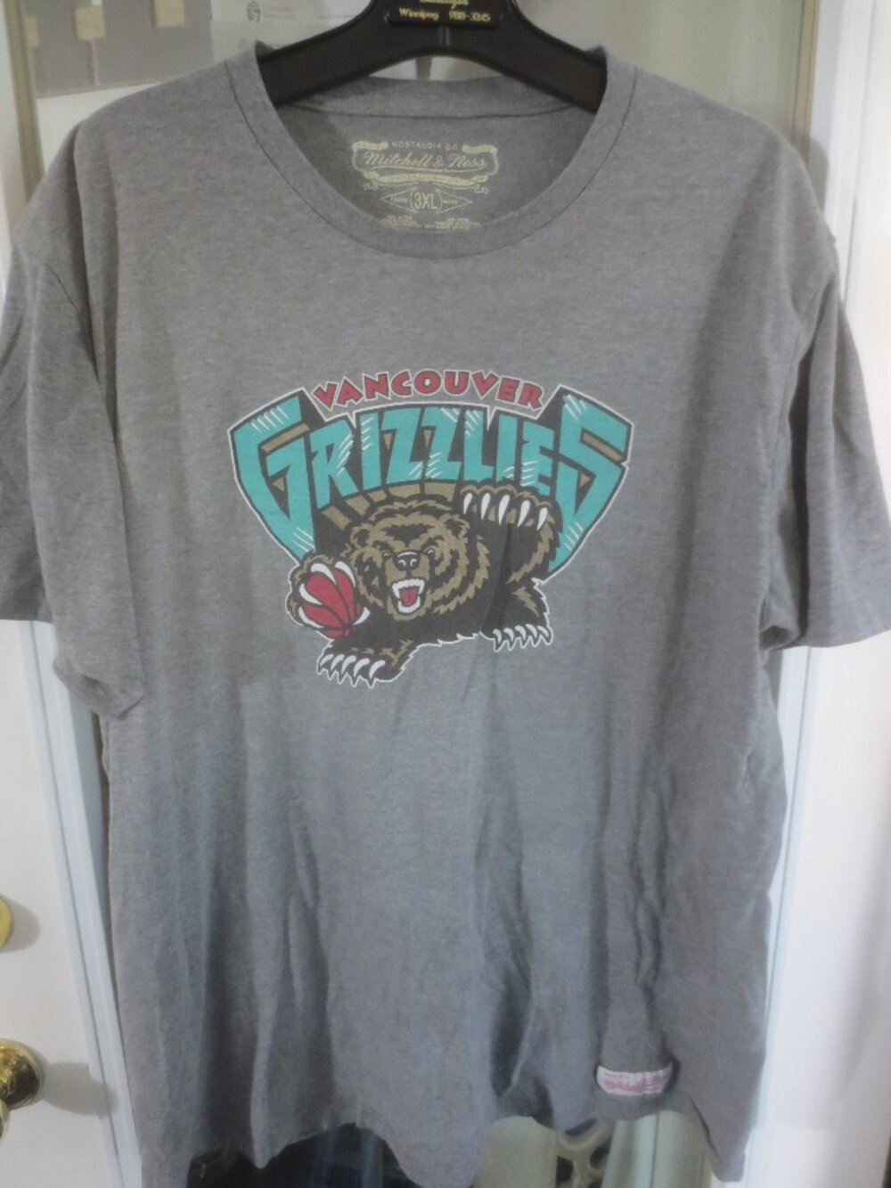 Vintage Mitchell & Ness Vancouver Grizzlies T-Shirt - Size 3XL Men's